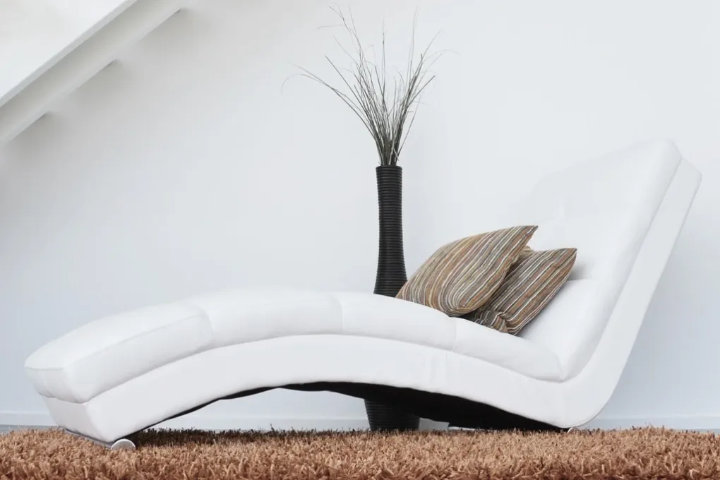 Comfortable White Relaxing Chair